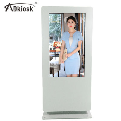 Silver Ip65 Vertikal Outdoor LCD Advertising Display Billboard 55 Inch 1209mm Tinggi